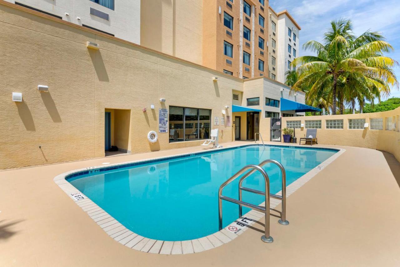 Best Western Plus Miami Executive Airport Hotel And Suites Country Walk Exterior photo