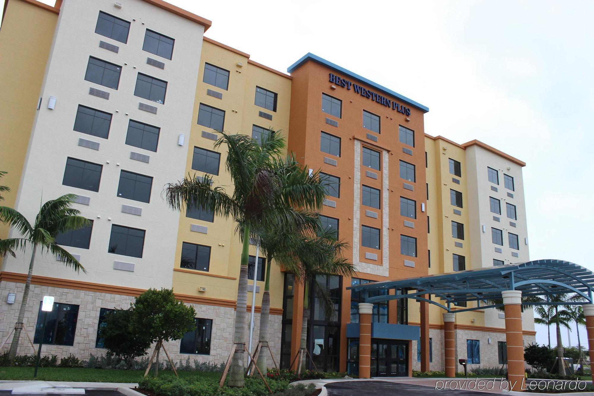 Best Western Plus Miami Executive Airport Hotel And Suites Country Walk Exterior photo