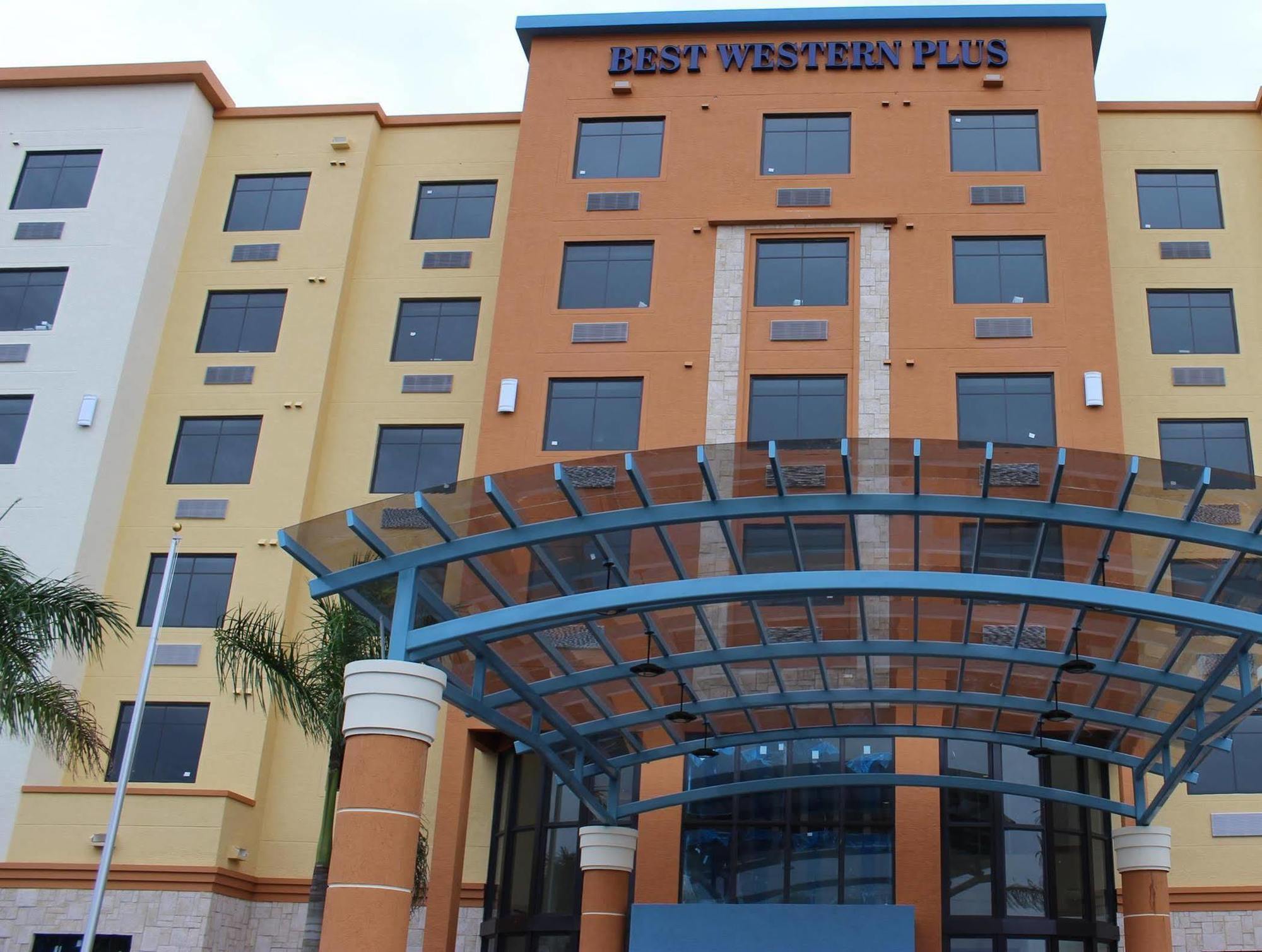 Best Western Plus Miami Executive Airport Hotel And Suites Country Walk Exterior photo